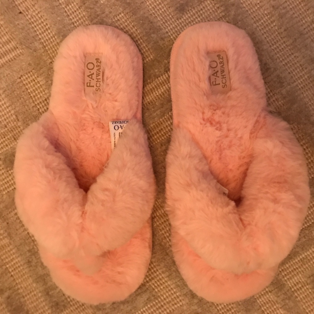 🔸FAO SCHWARZ Girl’s Pink Slippers